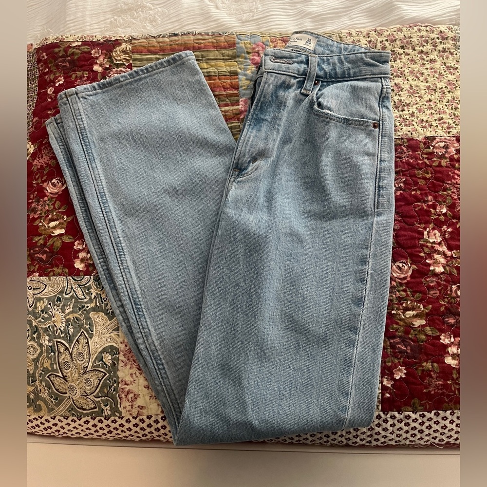 Abercrombie Fitch 90s Relaxed High Rise CURVE LOVE Light Wash Jeans 000/23